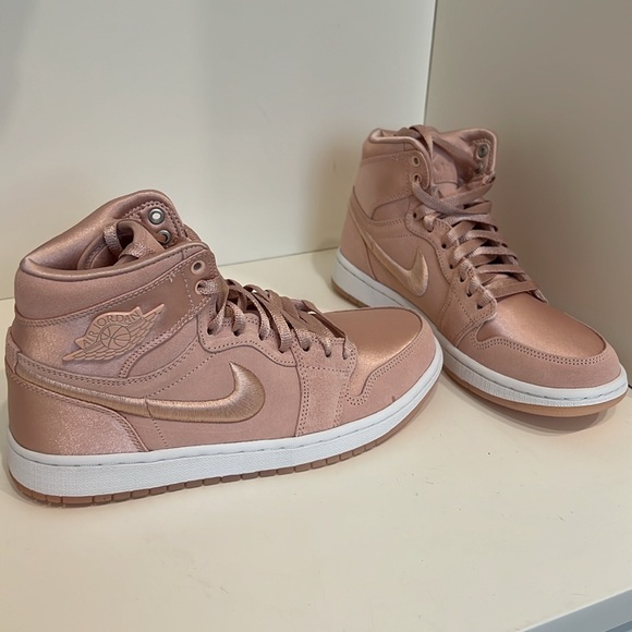 NEW Air Jordan 1 Retro High women - Picture 2 of 8